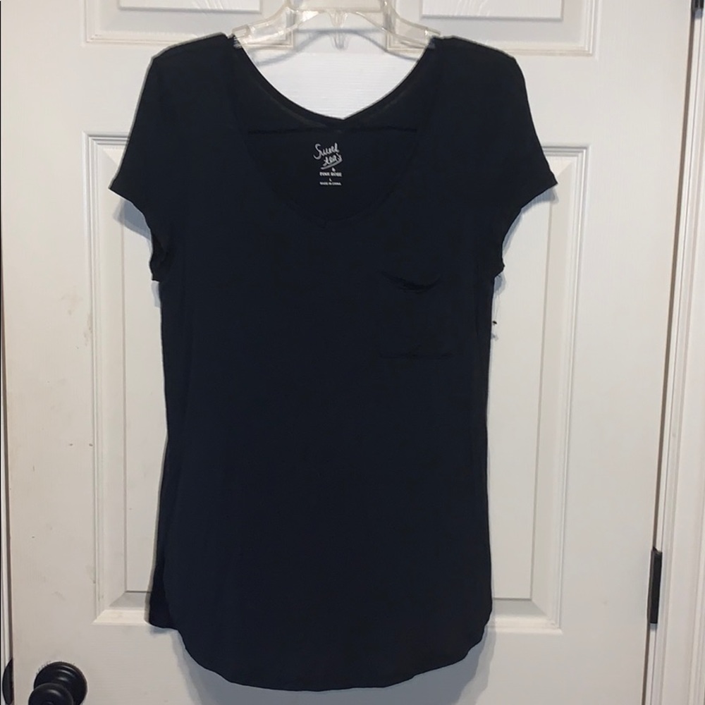 Black t-shirt